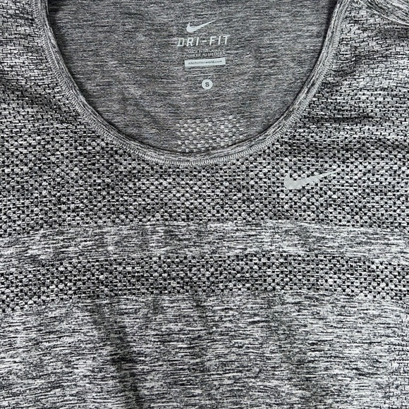 Nike short sleeve top - Picture 4 of 8
